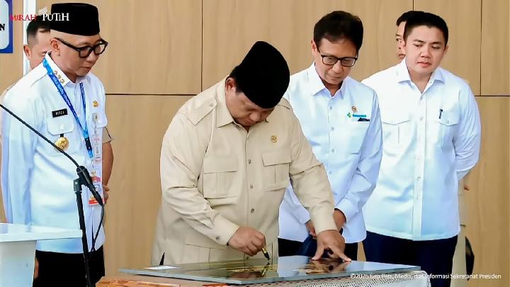 Gubernur Lampung Dampingi Presiden Resmikan RS KH M Tohir Di Kabupaten Pesisir Barat