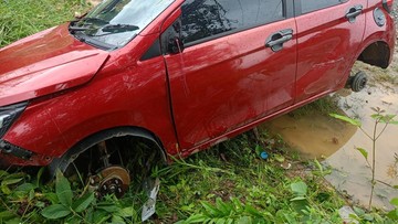 Mobil Kecelakaan di Kalbar Dijarah, Ban Serep hingga Spion Hilang