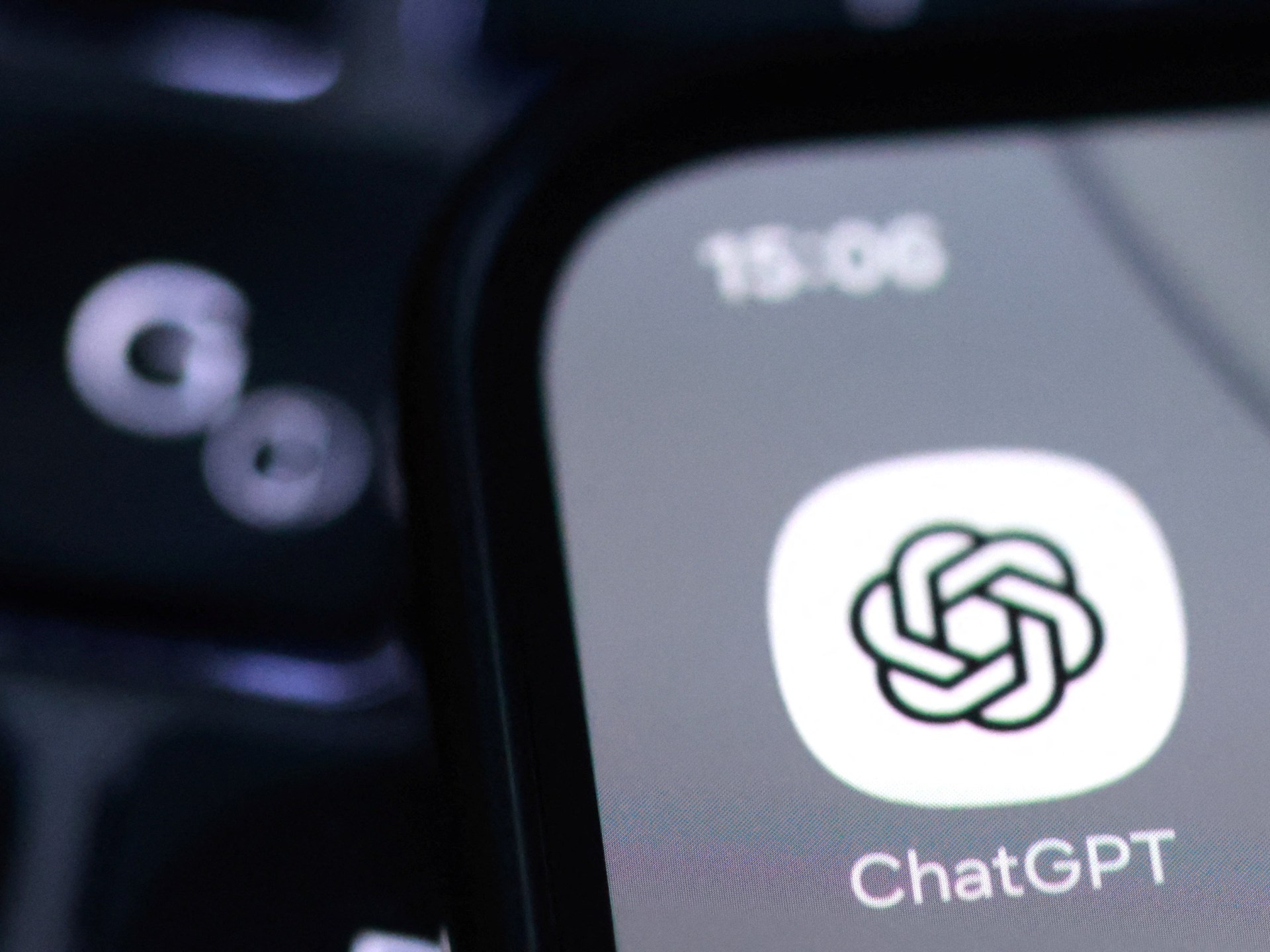 OpenAI mengatakan aktor-aktor yang berbasis di Tiongkok memicu penolakan terhadap pusat data AI