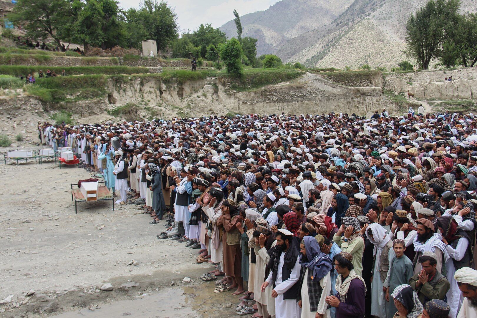 Pemakaman diadakan setelah serangan mematikan Pakistan di Afghanistan