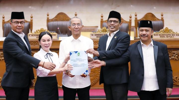 Amsakar-Li Claudia Sampaikan Ranperda Pertanggungjawaban APBD 2025