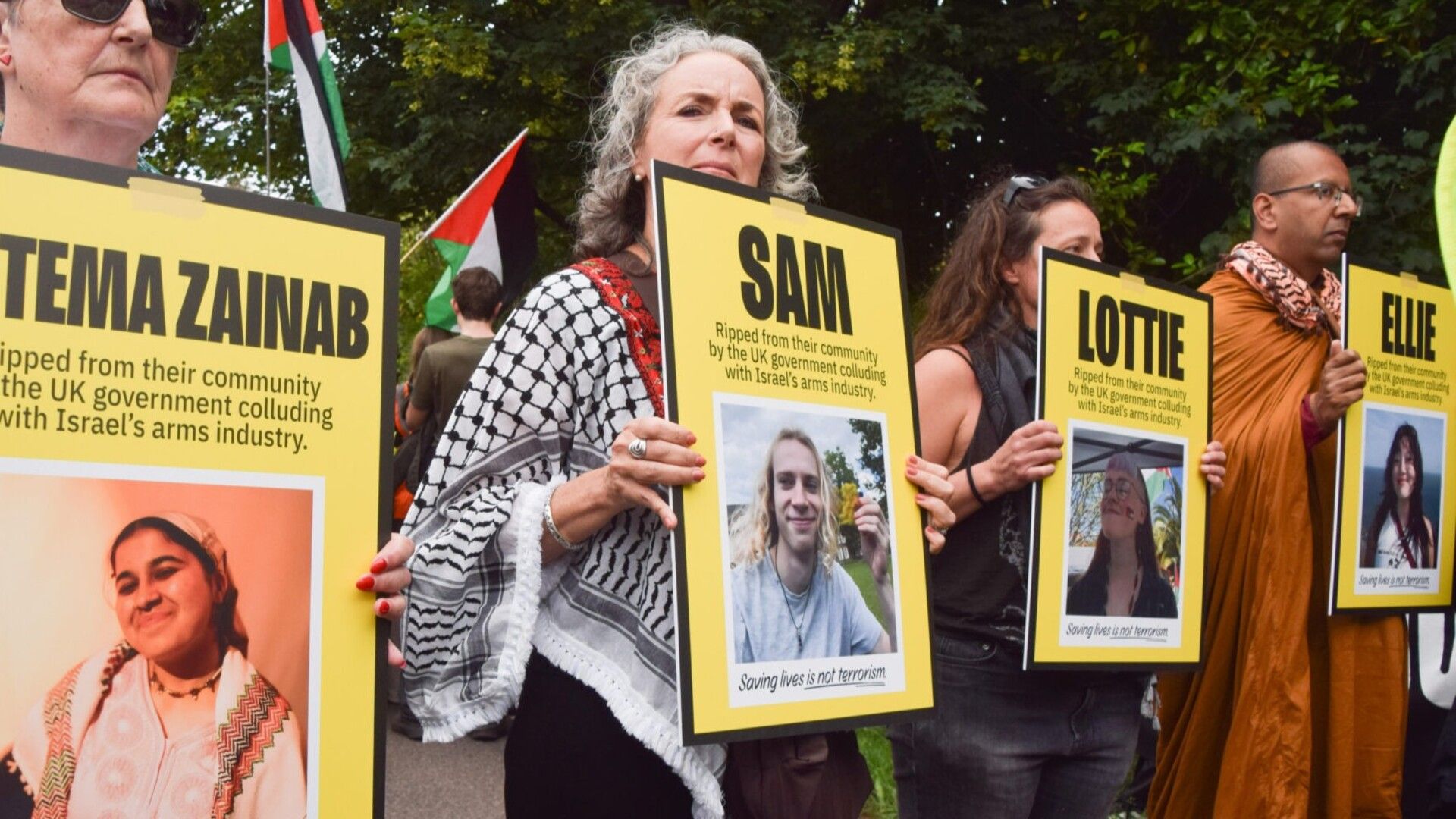 Pengadilan Inggris memenjarakan aktivisme Aksi Palestina atas tuduhan 'terorisme'