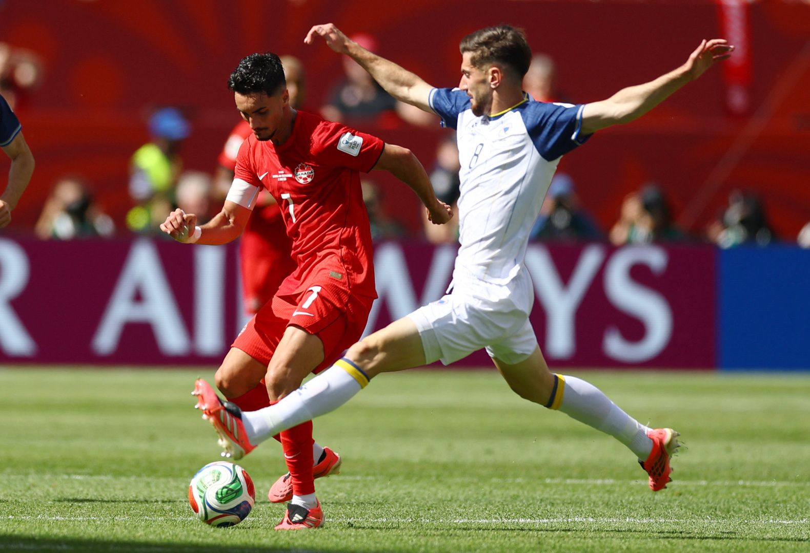 Kanada dan Bosnia bertarung dalam pertandingan pembukaan Piala Dunia yang bersejarah