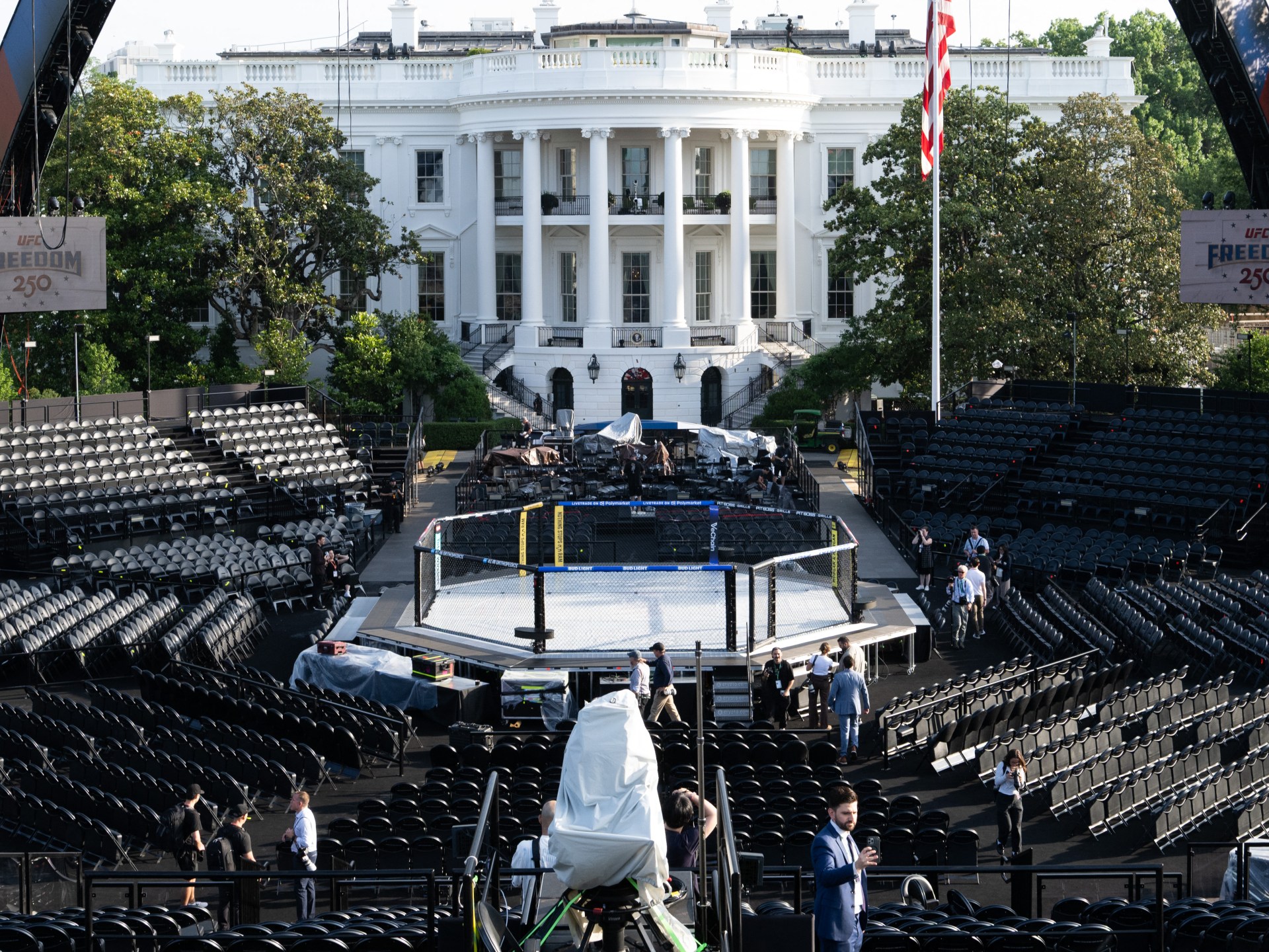 Oktagon Ruang Oval: Bagaimana Trump mengubah olahraga tarung menjadi senjata politik