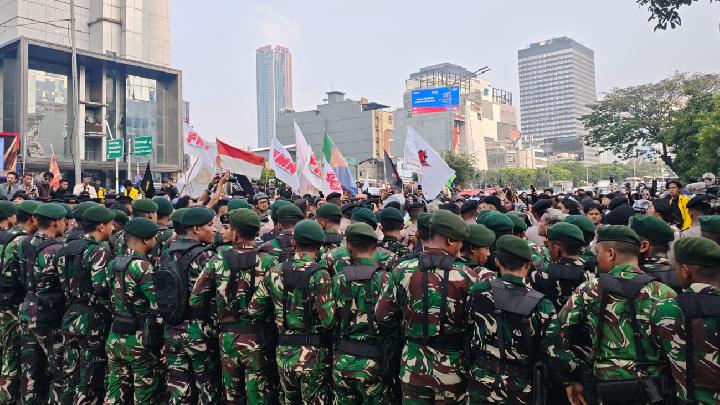 alasan-tni-ikut-jaga-demo-aliansi-bem-ui-di-bundaran-hi