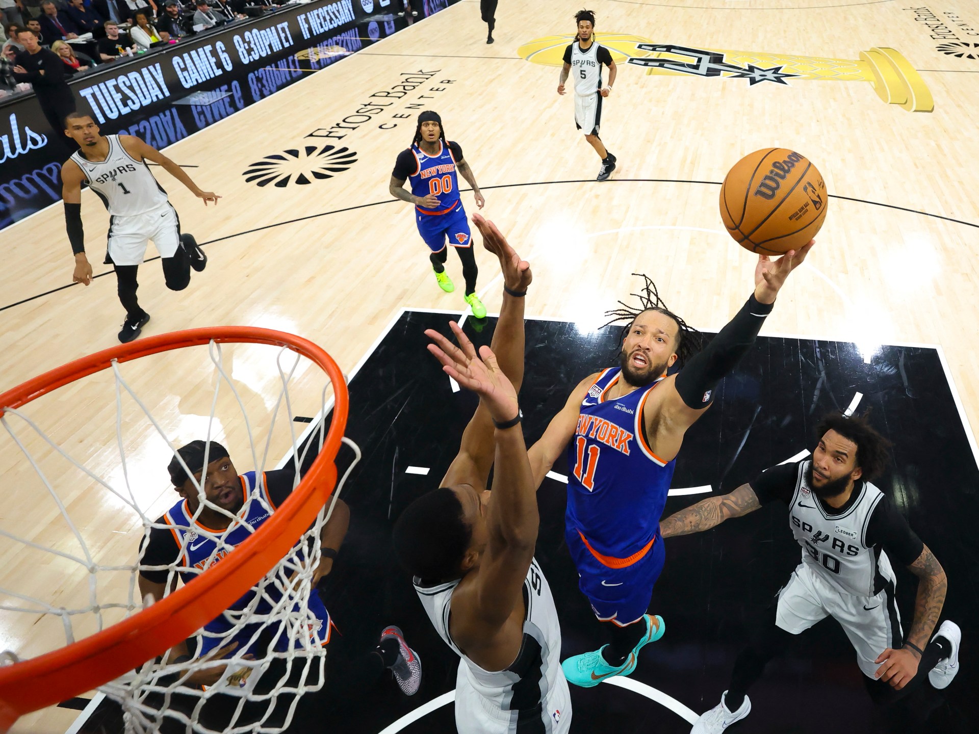 Knicks meraih gelar NBA pertama dalam 53 tahun dengan kemenangan atas Spurs di Game 5