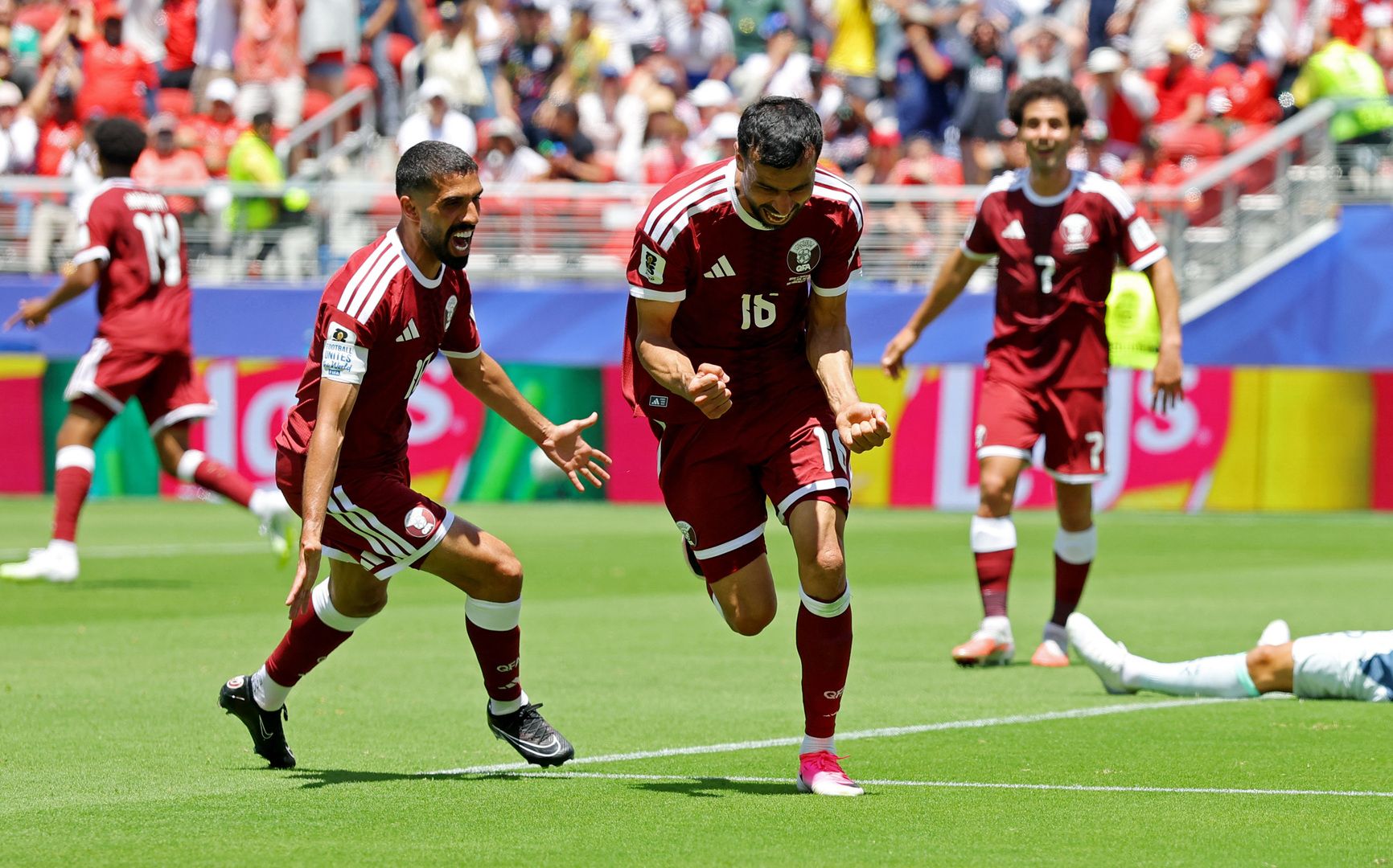 Qatar mendapatkan poin Piala Dunia pertama