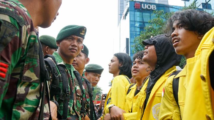 Ketua BEM UI: Kenapa Polisi Paksa Kami Demo di DPR?