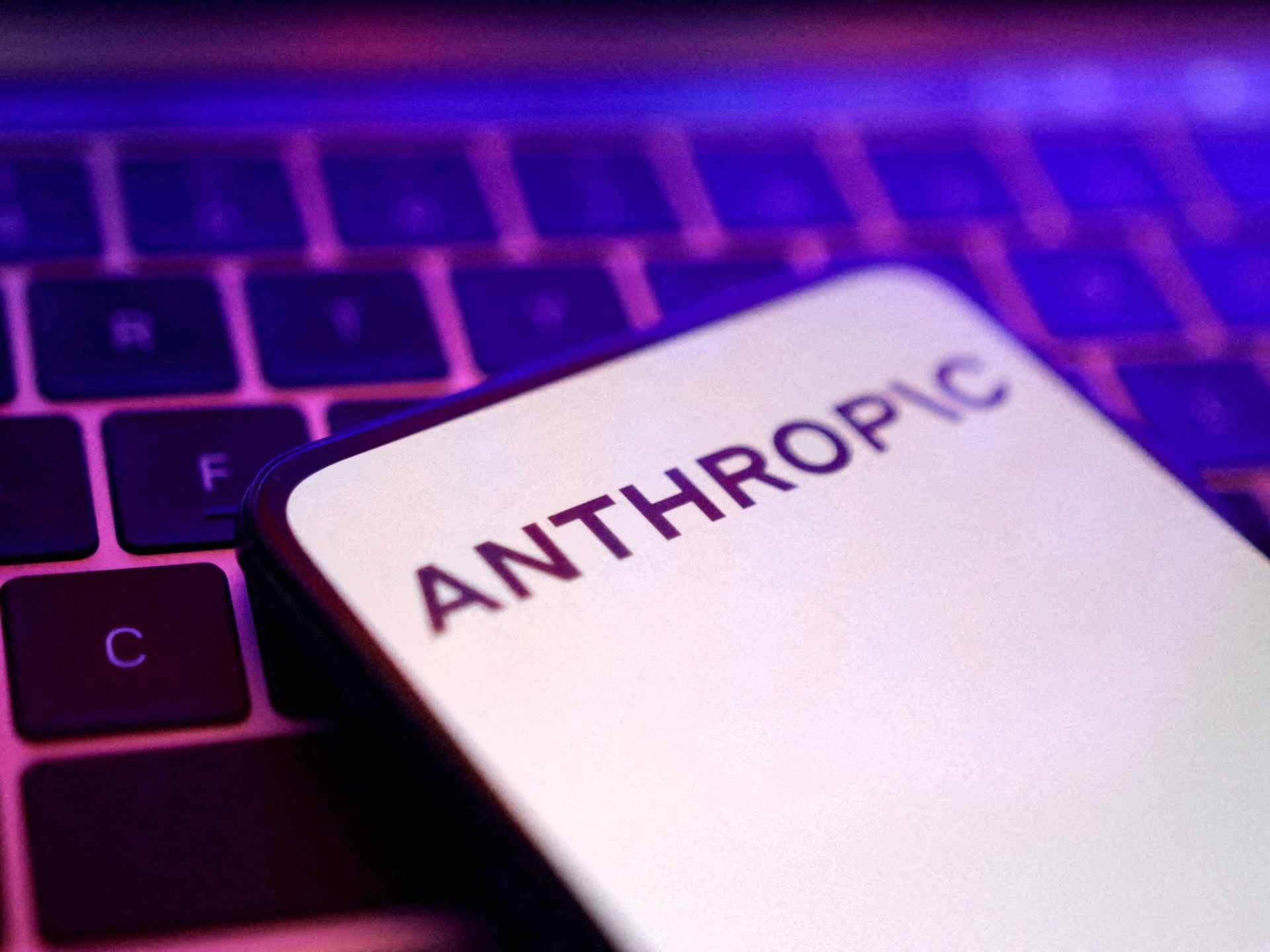 AS meminta Anthropic untuk memblokir akses global ke model AI terbaik: Mengapa hal ini penting