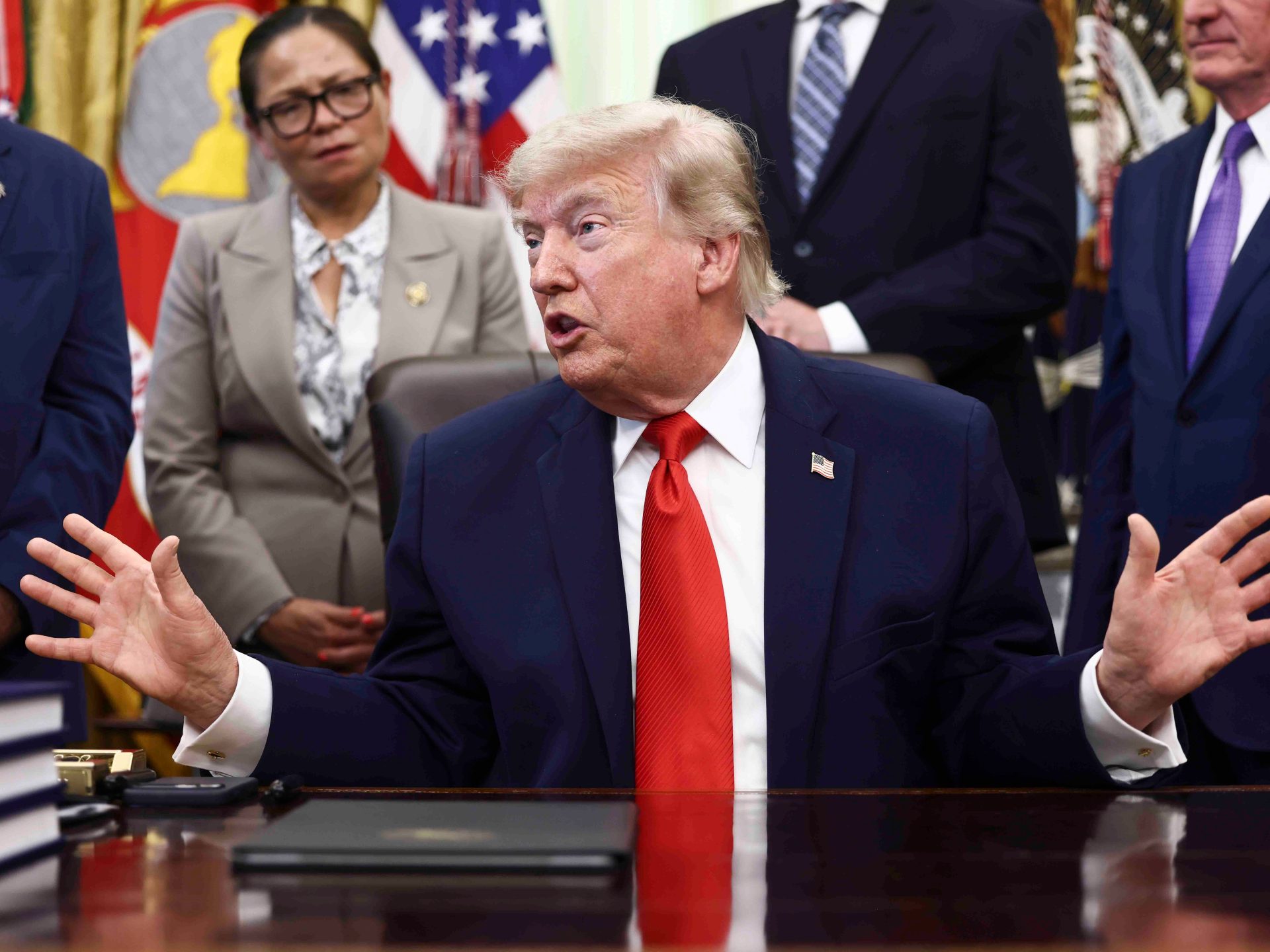 Trump mengutuk serangan Israel terhadap Beirut, mengatakan kesepakatan Iran masih tercapai