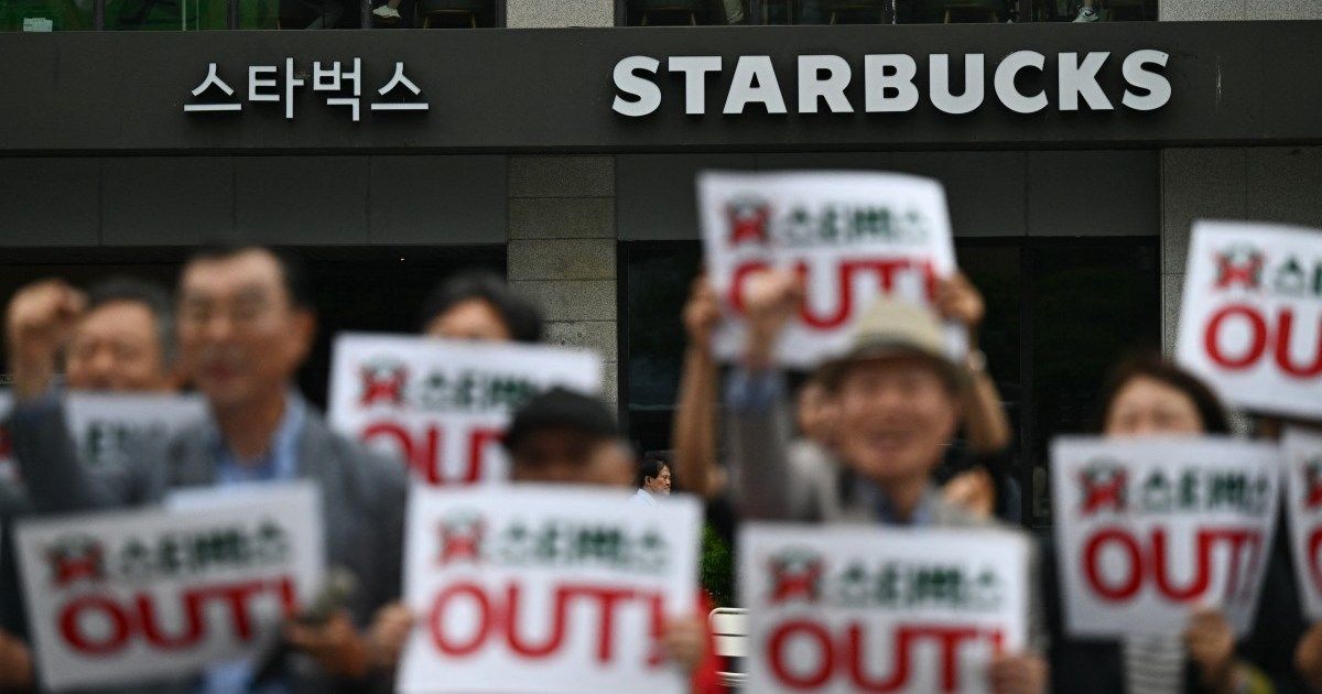 Starbucks Korea akan menutup toko untuk pelajaran sejarah setelah kehebohan 'Tank Day'