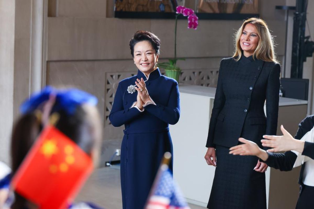Peng Liyuan dan Melania Trump kunjungi Museum Seni Asia di Washington