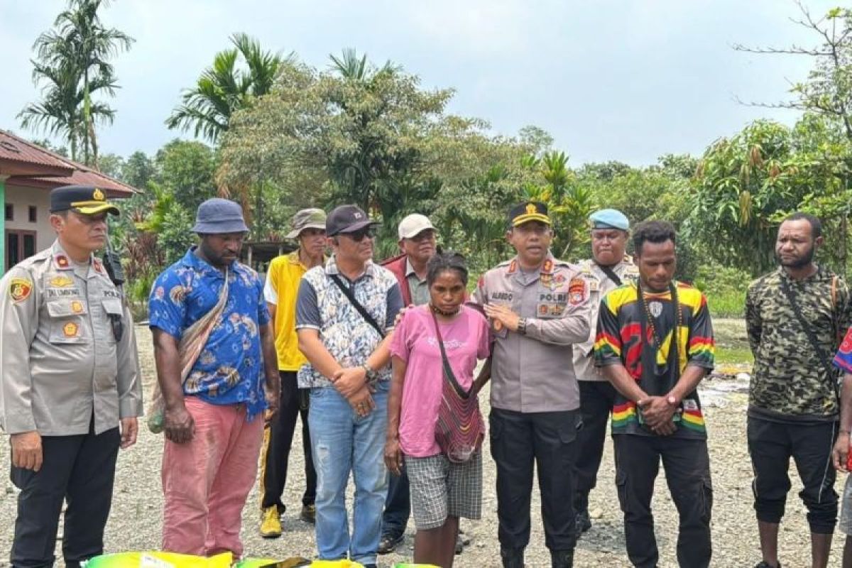 Polisi kembalikan Demerina korban penculikan KKB Jila ke keluarga