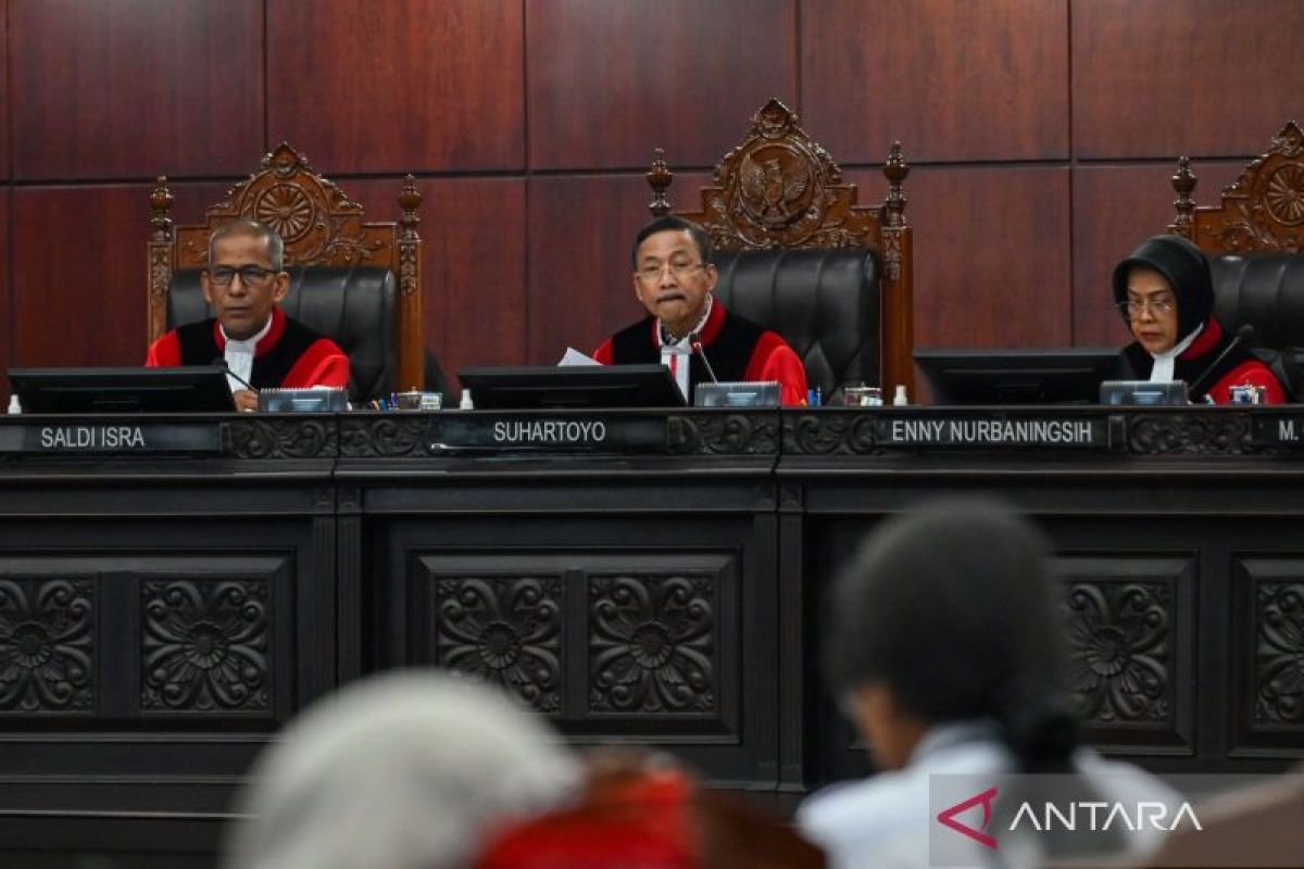 MK nyatakan gugatan ijazah Gibran tidak dapat diterima 