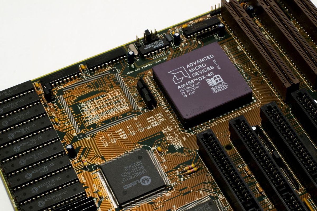 Intel dan Qualcomm naikkan harga CPU, AMD mungkin menyusul