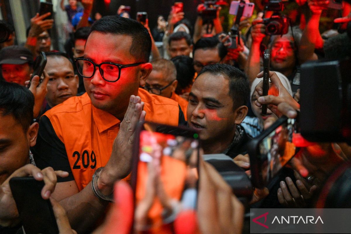 Kemarin, OTT hingga tetapkan Bupati Klaten-Kepala BPK Jateng tersangka