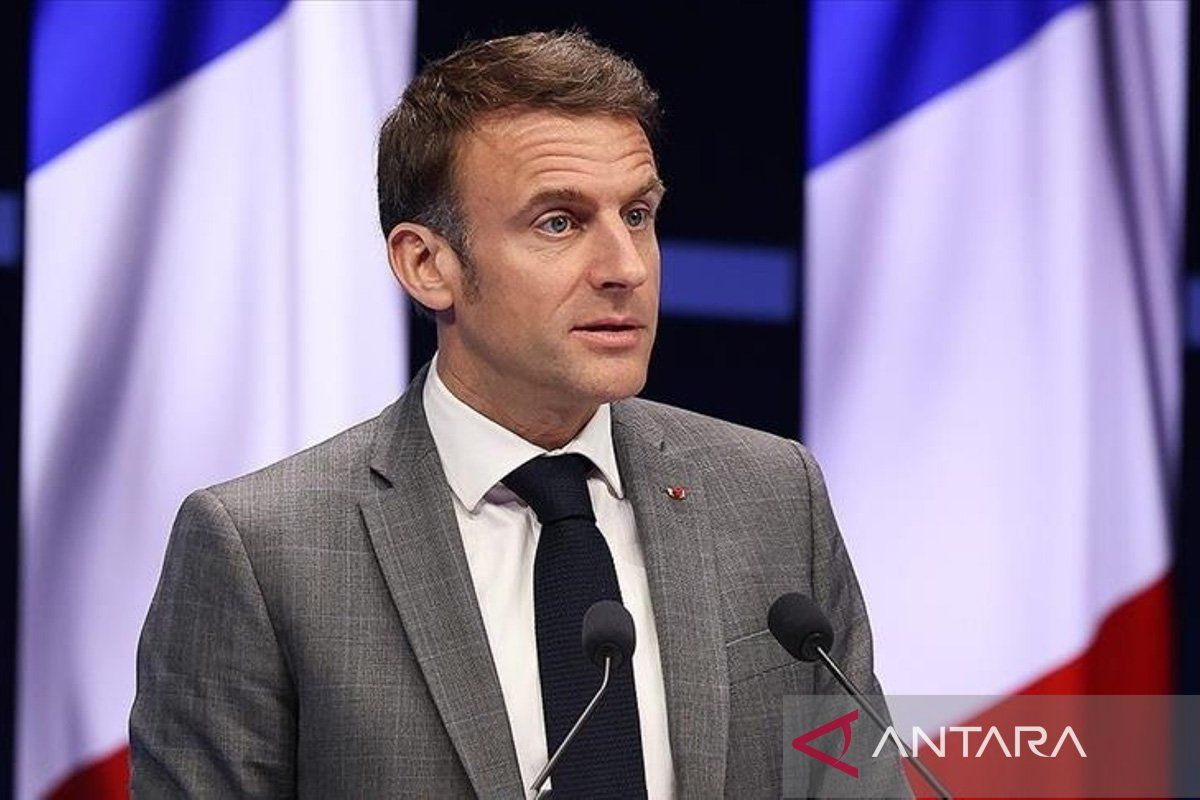 Macron tetap akan ke Timur Tengah meskipun Prancis ada kerusuhan