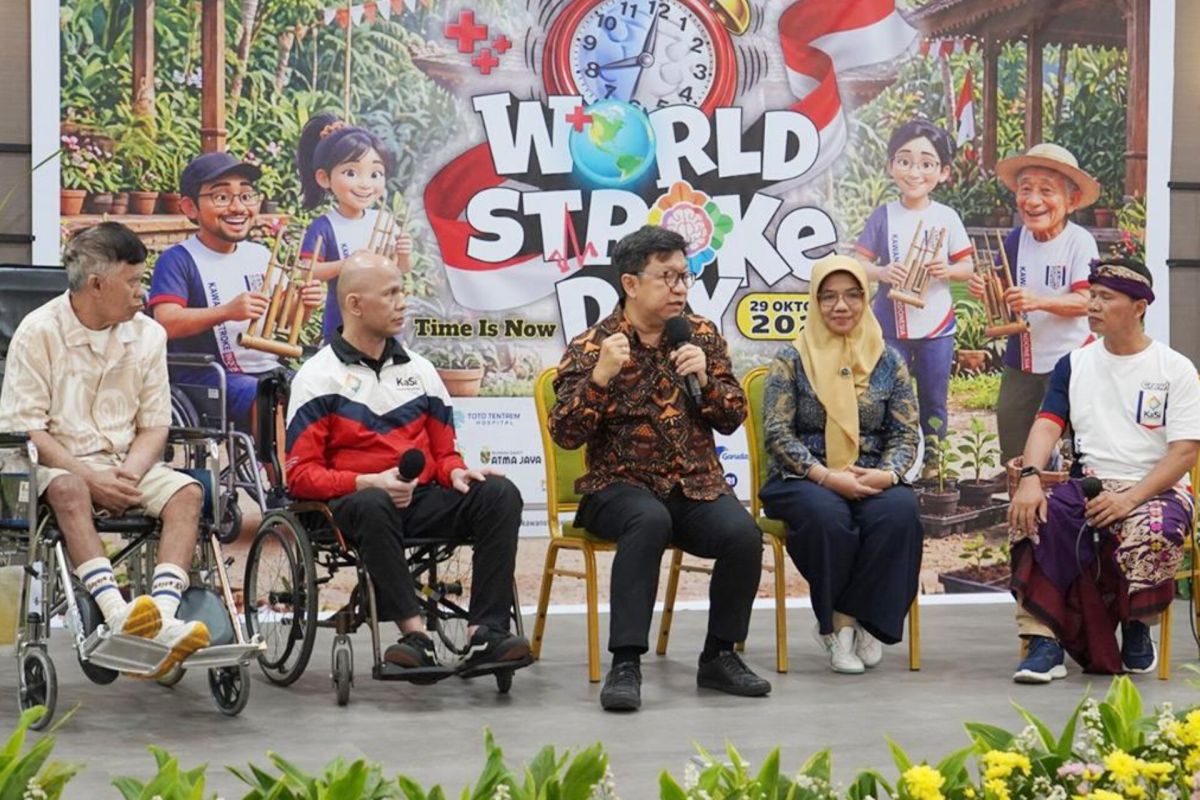 Pemkot Jaksel bagikan alat bantu fisik kepada penderita stroke